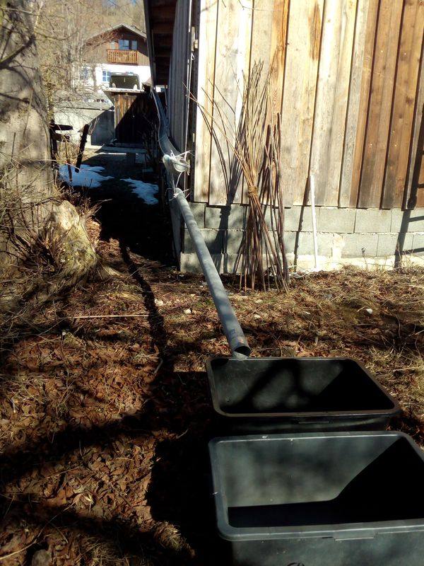 Saniertes Wasserleitungssystem im Garten